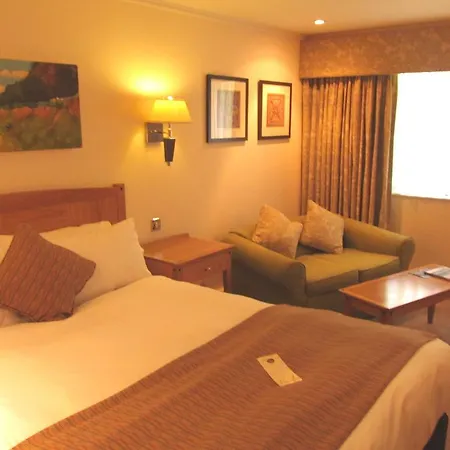 Hotel Redwood Long Ashton